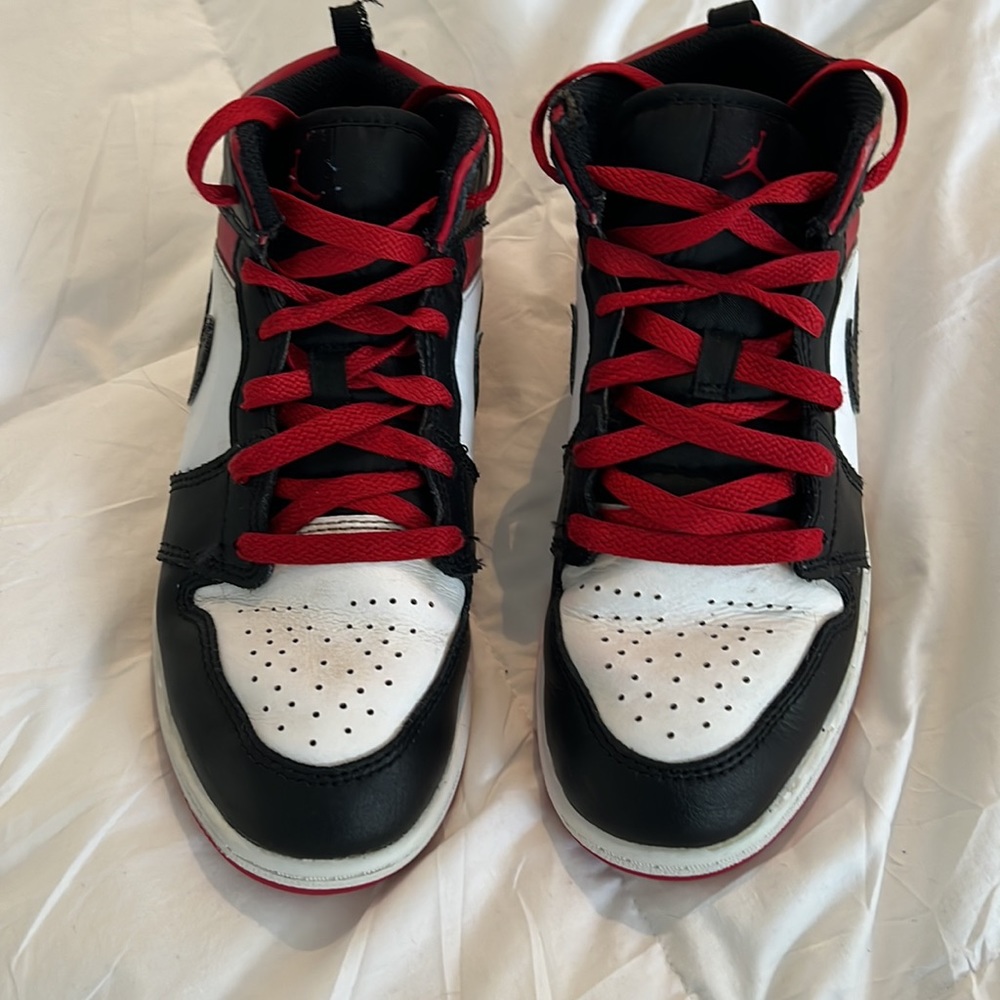 Nike Air Jordan’s - Size 3 (big kid) - Picture 3 of 8